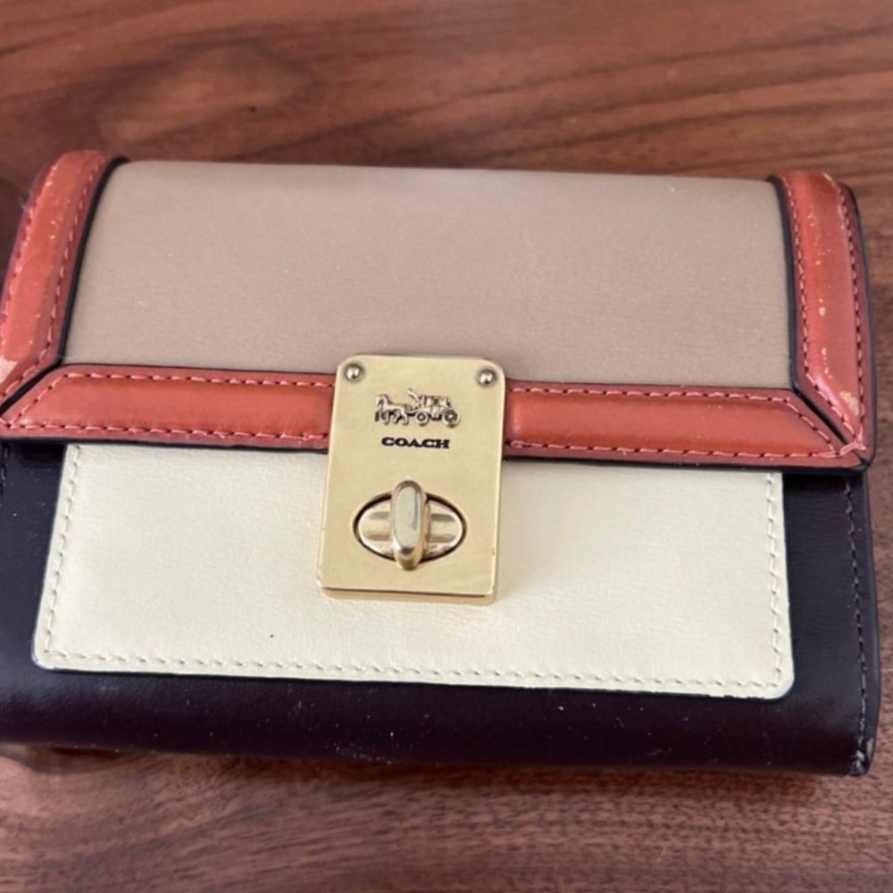 Coach Natural Hutton black Red Tan Colorblock Leather Bifold Wallet Turn Lock